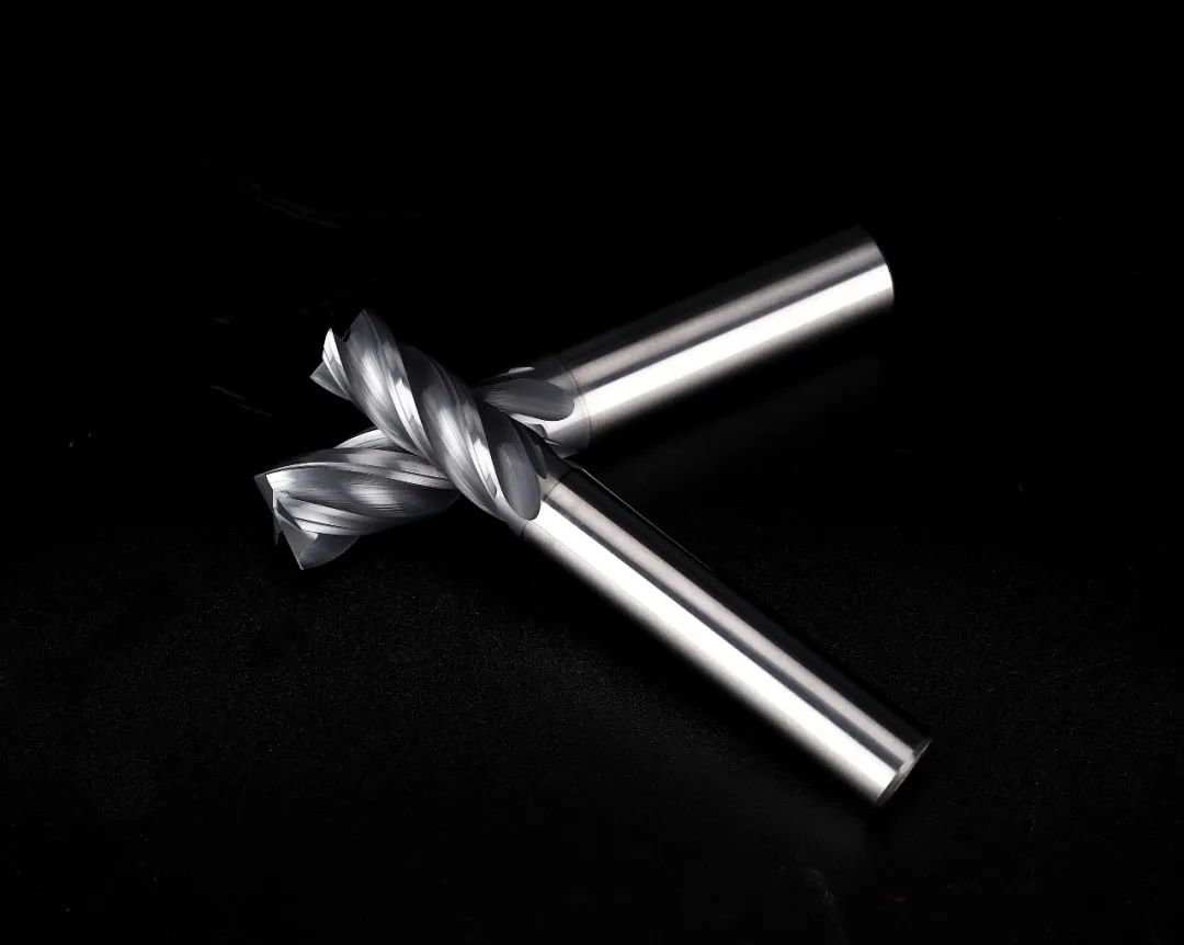 ¼Ó¹¤ÖÐÐĵ¶¾ß