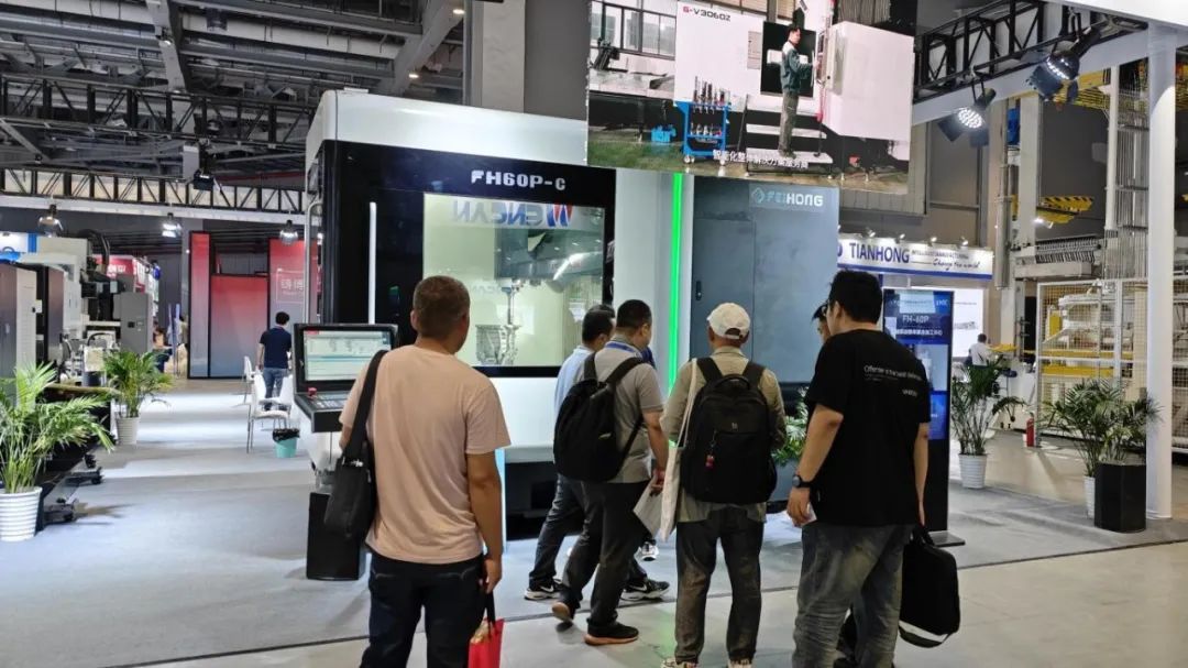 ÎåÖáÁª¶¯Ï³³µ¸´ºÏ¼Ó¹¤ÖÐÐÄ